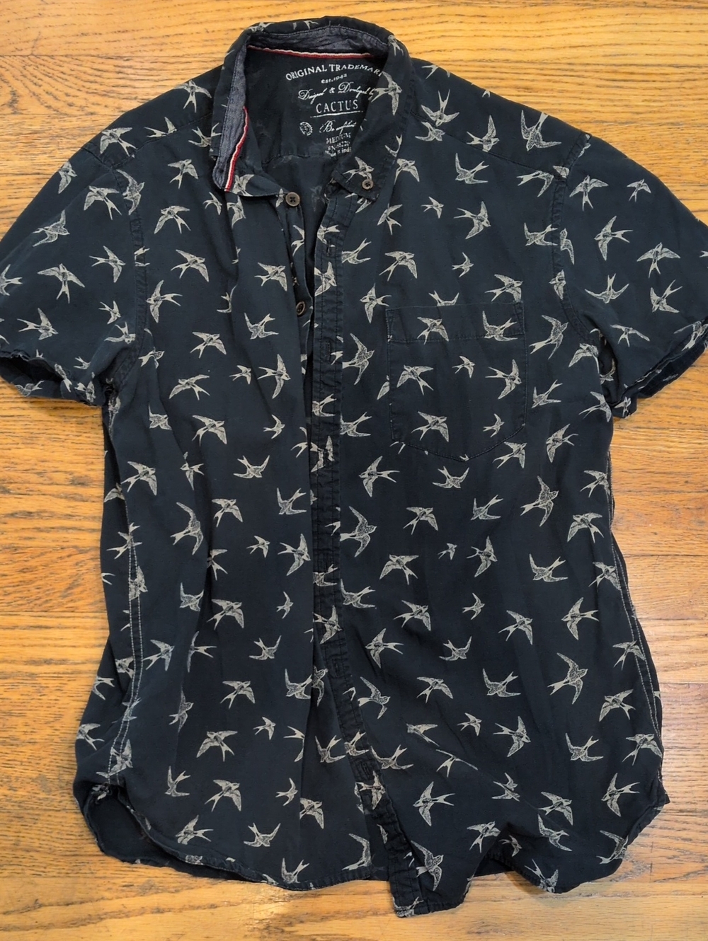 Cactus Men’s Short-Sleeve Bird Print Button-Down in Black